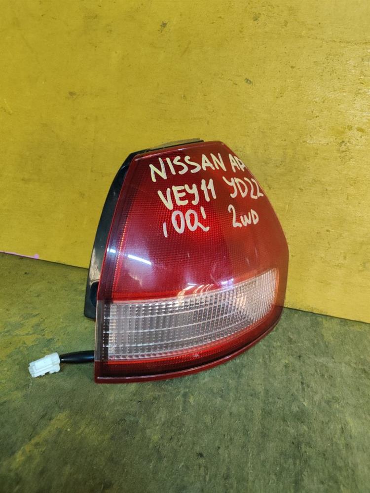 Стоп-сигнал Nissan Ad